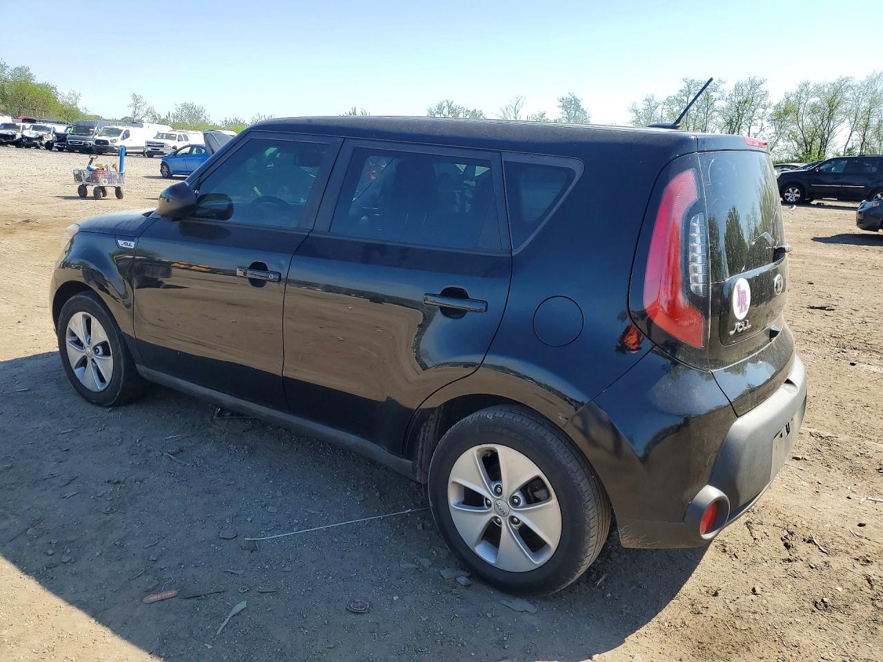 2016 Kia Soul base VIN KNDJN2A22G7383054 photo 2