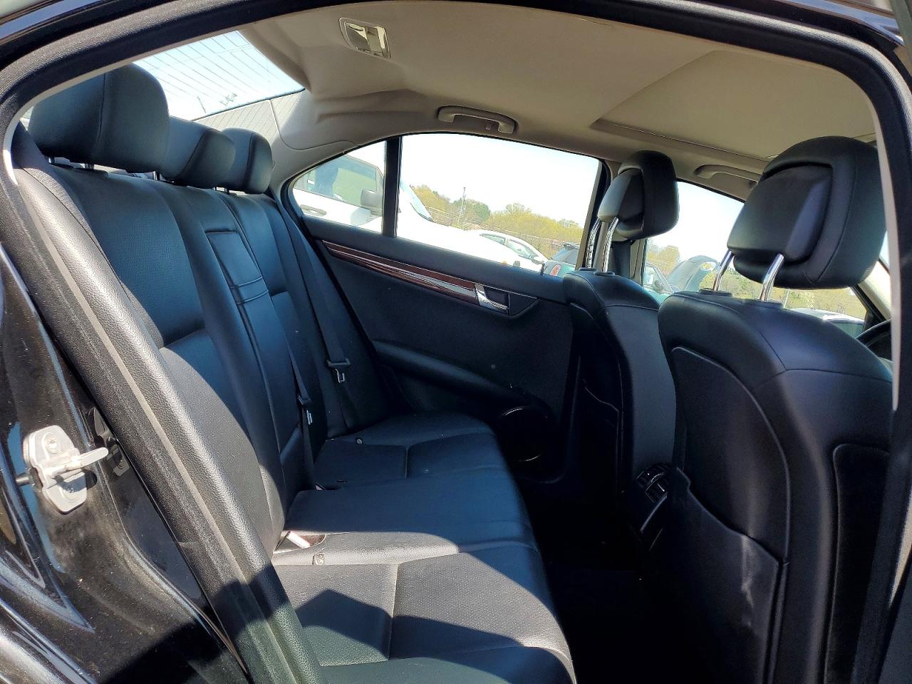 2010 Mercedes-Benz C class VIN WDDGF8BB3AF470408 photo 10