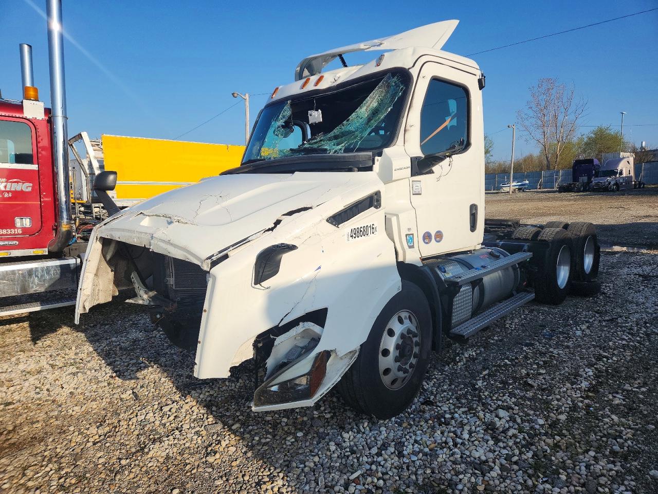 2025 FREIGHTLINER All other VIN 3AKJHTDV0SDVL0279 photo 2