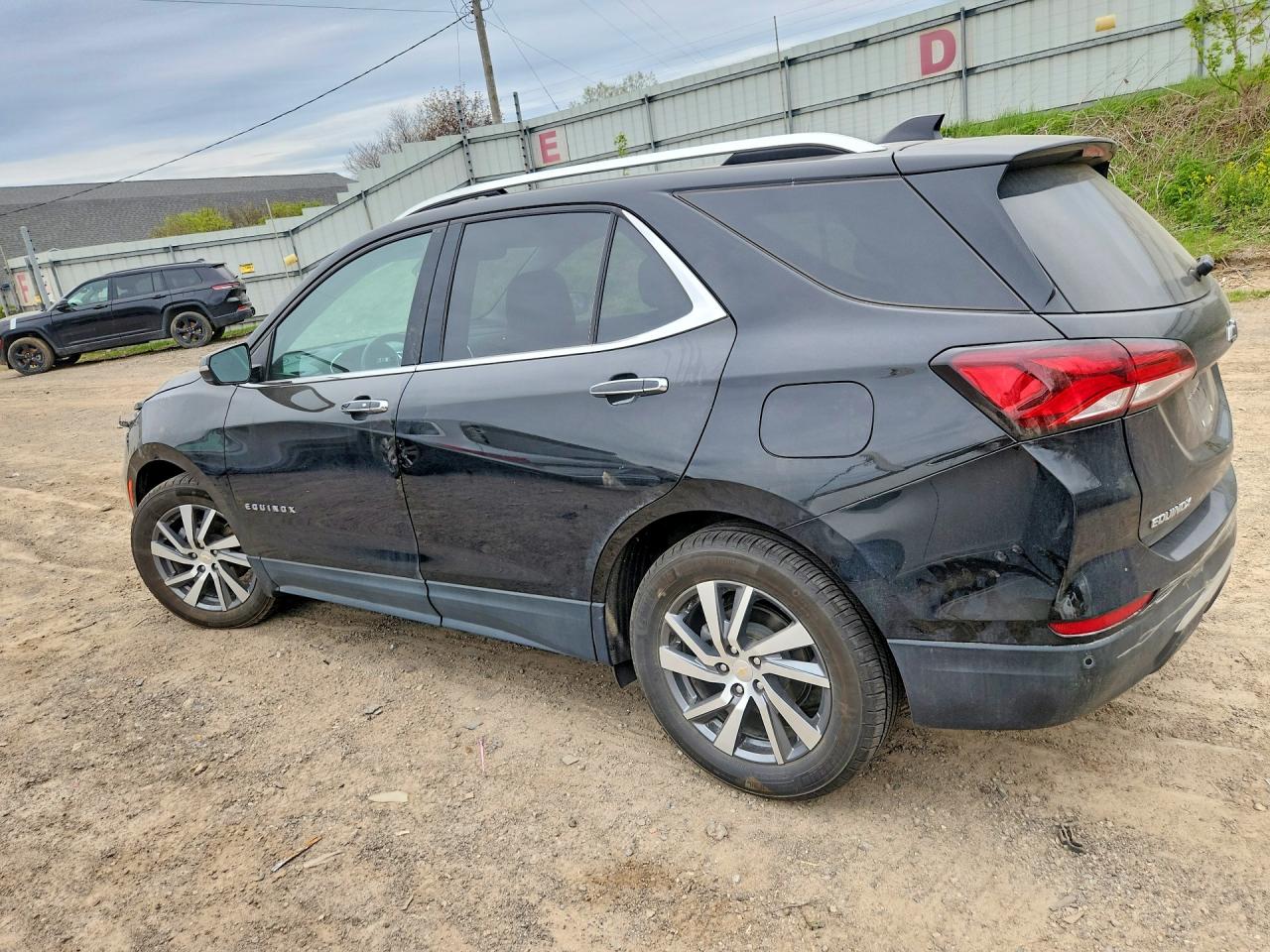 2023 Equinox VIN 3GNAXNEG8PL100306 photo 2