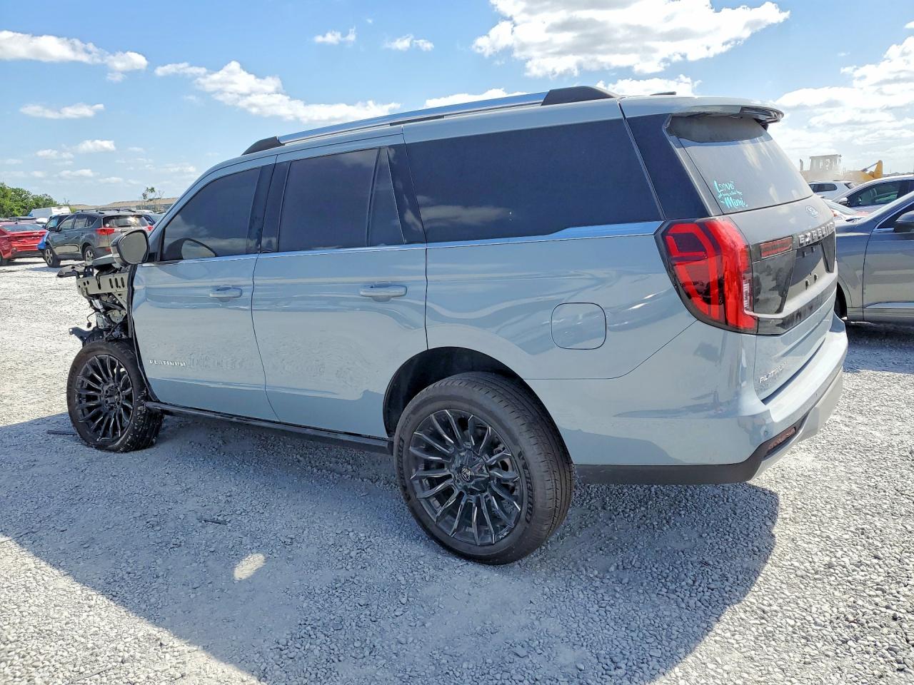 2025 Ford Expedition VIN 1FMJU1M89SEA73920 photo 2