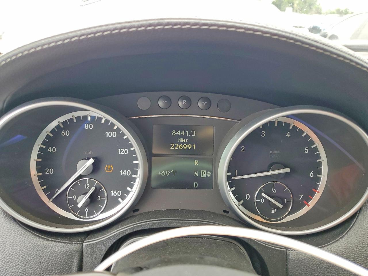 2011 Mercedes-Benz Gl-class VIN 4JGBF8GE1BA742892 photo 9