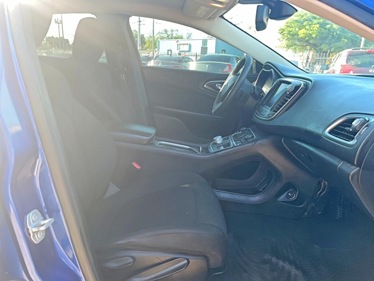 2016 Chrysler 200 VIN 1C3CCCABXGN172625 photo 5