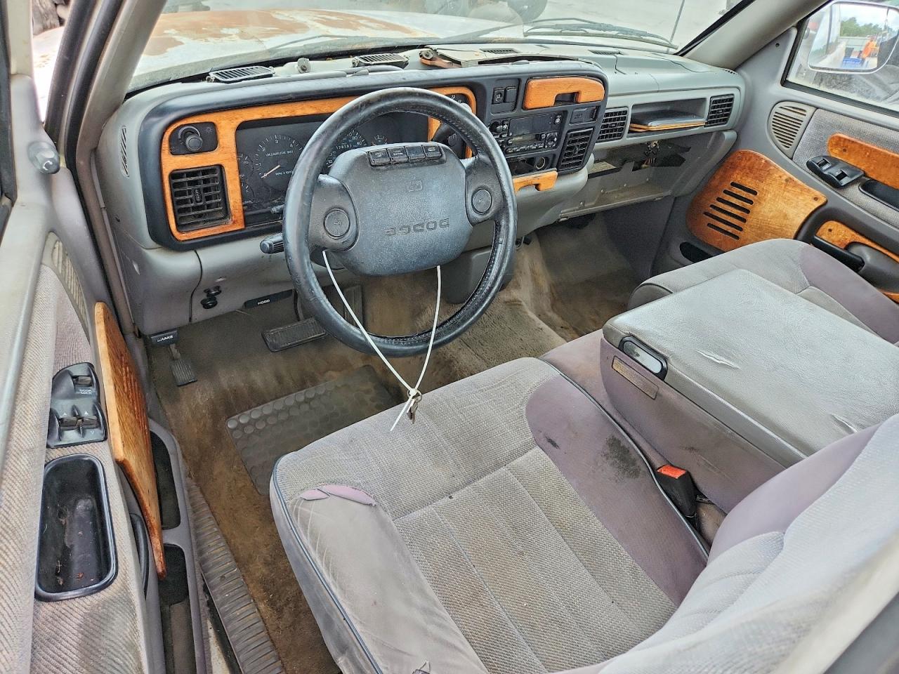 1996 Dodge Ram 2500 VIN 3B7KC23Z8TM144449 photo 8