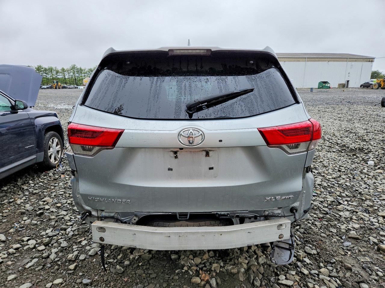 2019 Toyota Highlander VIN 5TDJZRFH9KS622351 photo 6