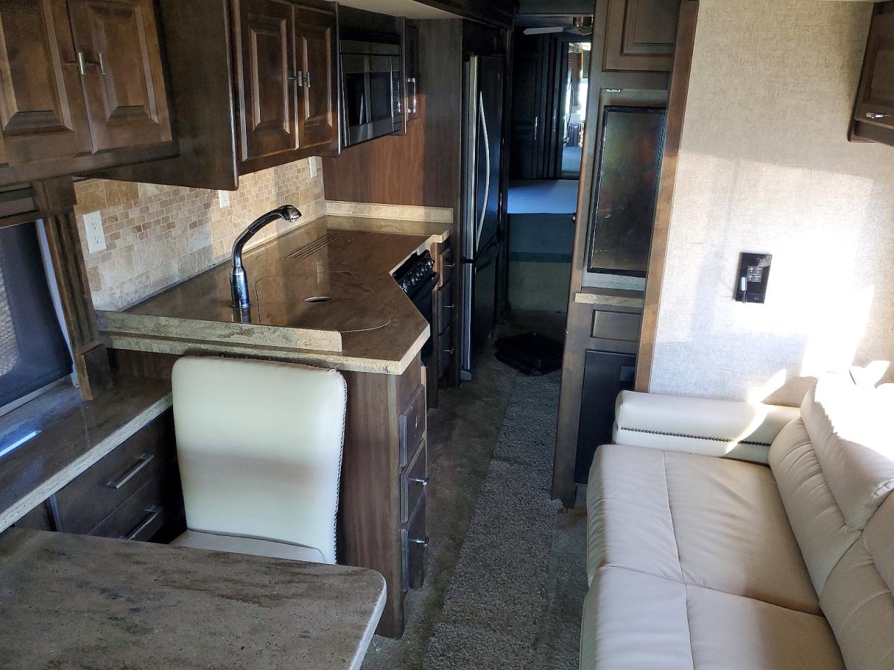 2018 FREIGHTLINER All other VIN 4UZACWFC9JCJS6806 photo 6