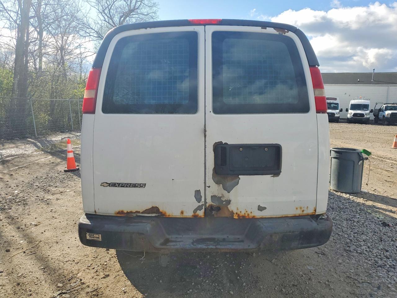 2007 CHEV Express VIN 1GCGG25V271241508 photo 6
