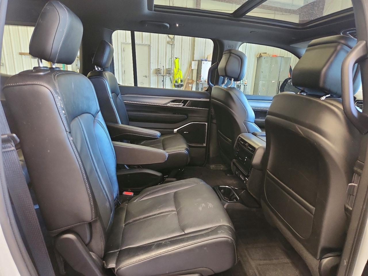 2024 Jeep Wagoneer VIN 1C4SJVBP5RS116308 photo 11