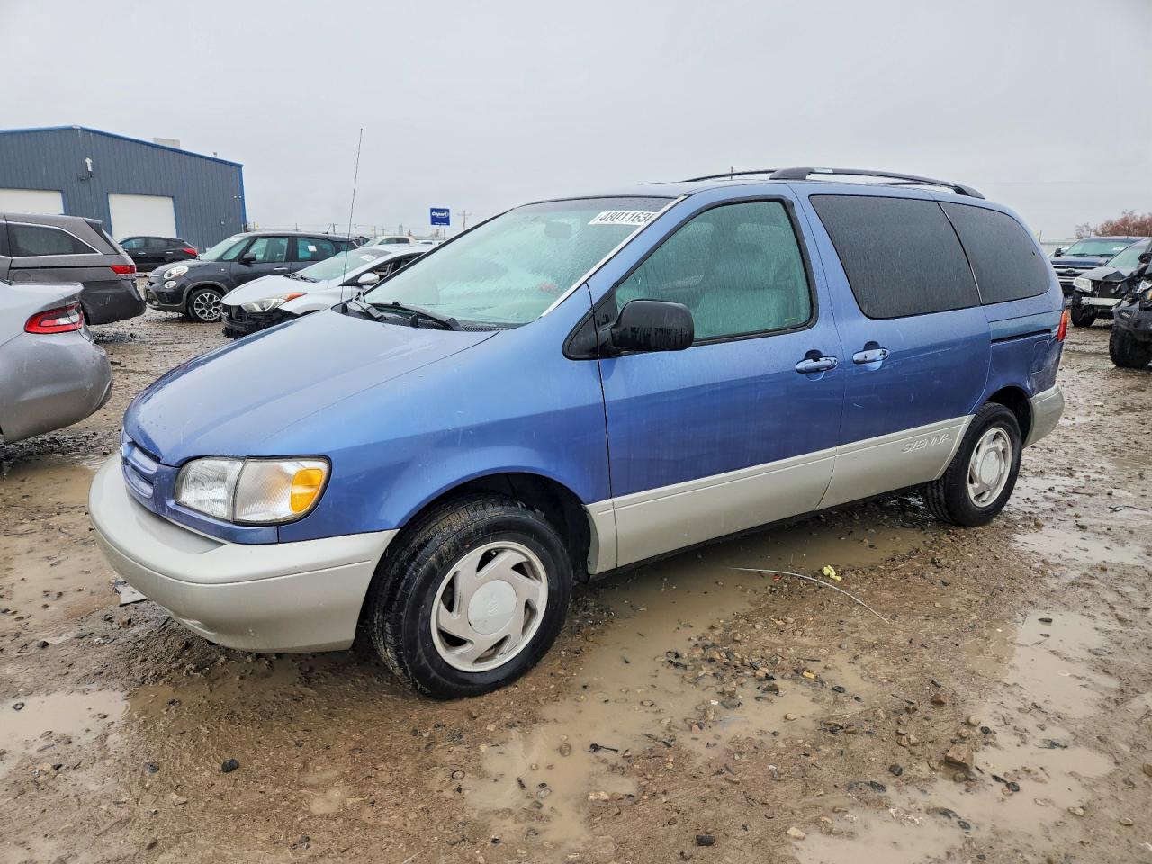 1999 Toyota Sienna VIN 4T3ZF13C6XU163890 photo 1