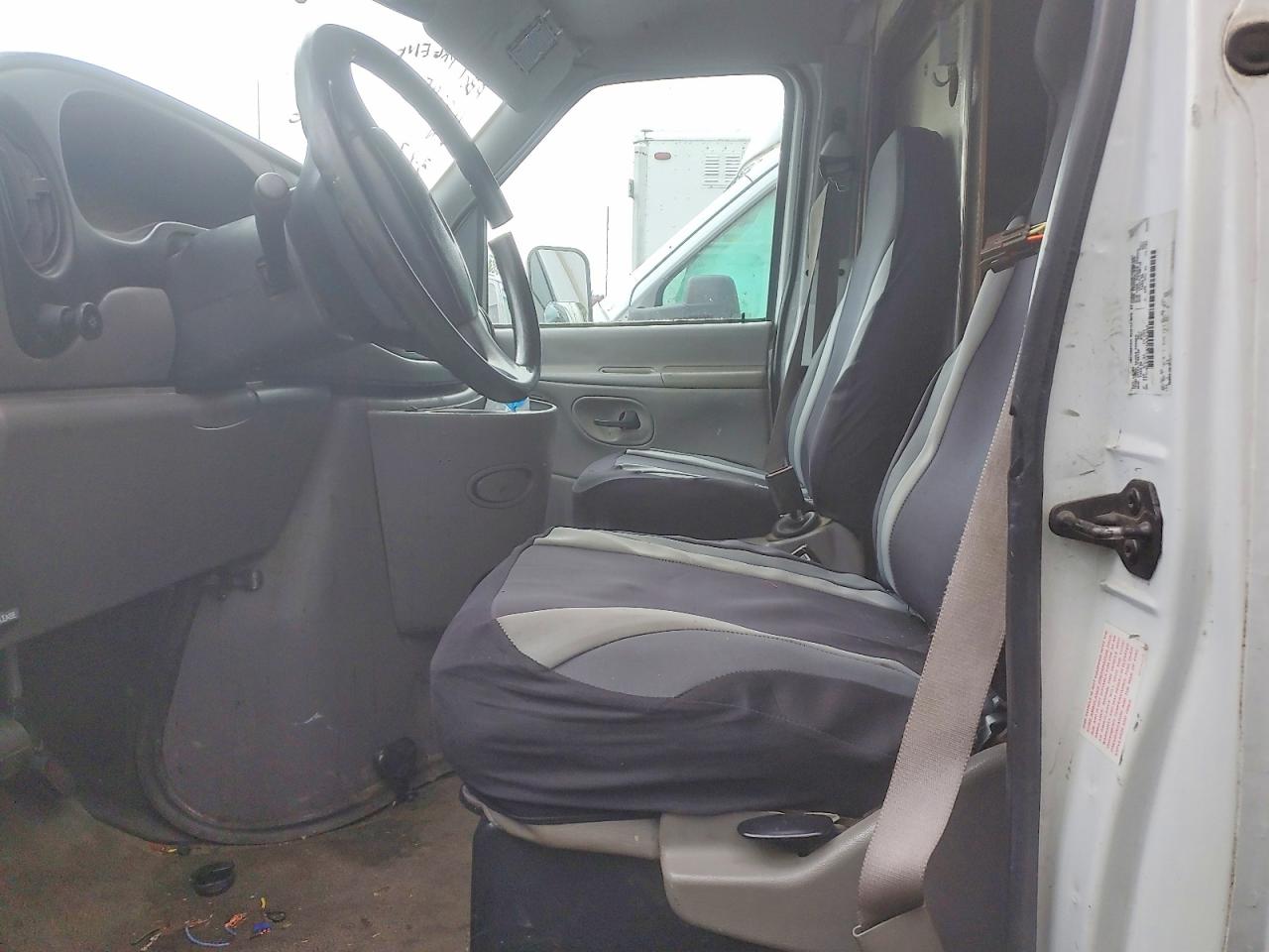 1999 Ford Econoline VIN 1FDXE47S7XHA37469 photo 7