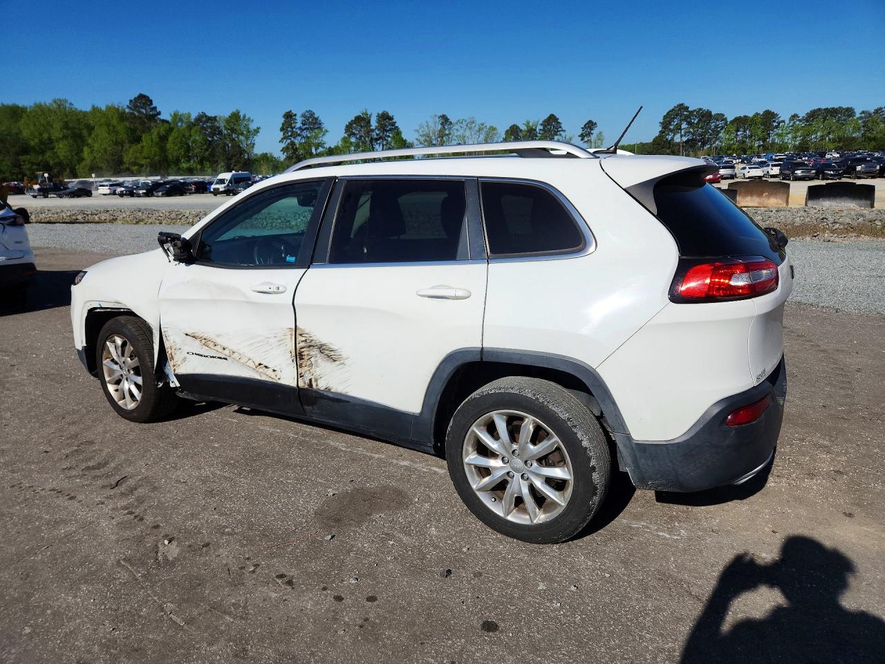 2015 Cherokee VIN 1C4PJLDS3FW585347 photo 2
