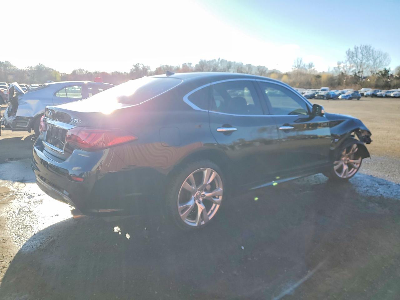 2016 Infiniti Q70 VIN JN1BY1AR8GM270071 photo 3