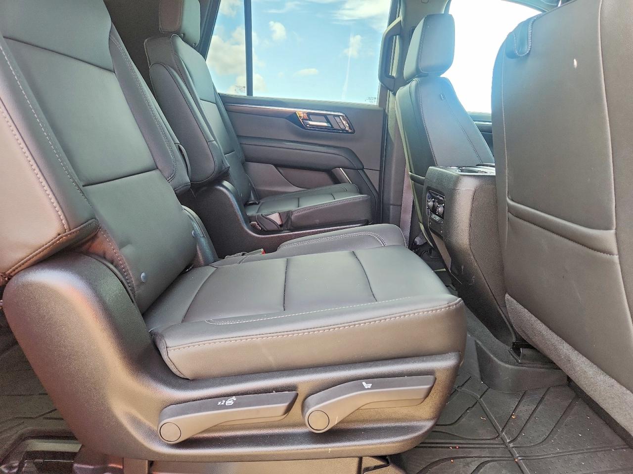2026 Chevrolet Tahoe VIN 1GNS5NKD6TR128905 photo 11