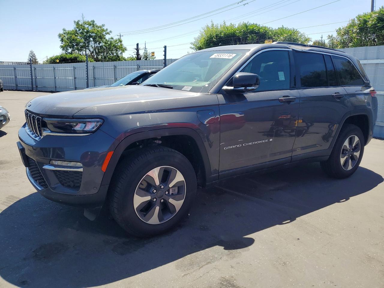 2024 Jeep Cherokee VIN 1C4RJYB64R8505977 photo 1