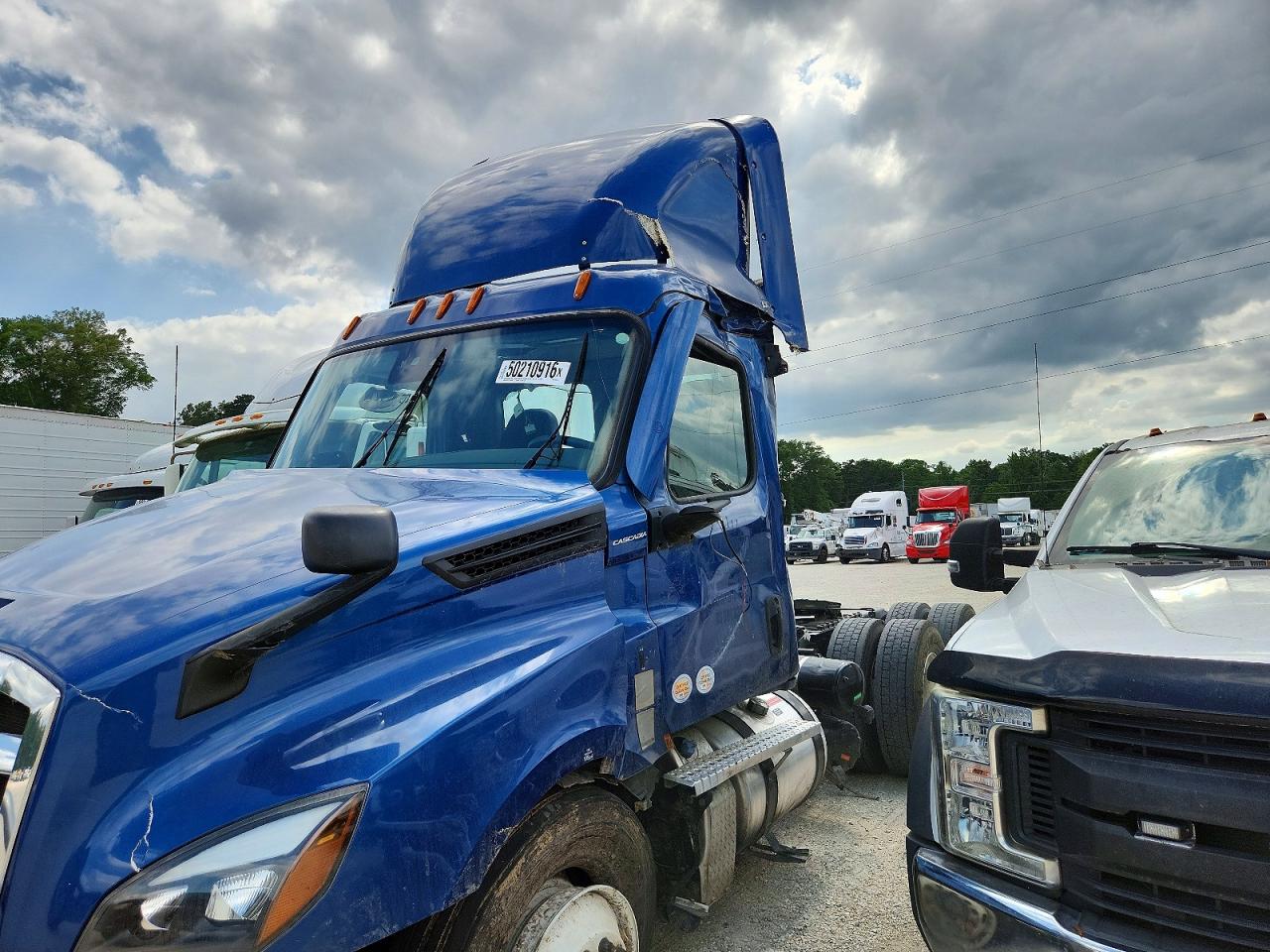 2025 FREIGHTLINER All other VIN 3AKJHLDV8SSVR2413 photo 10