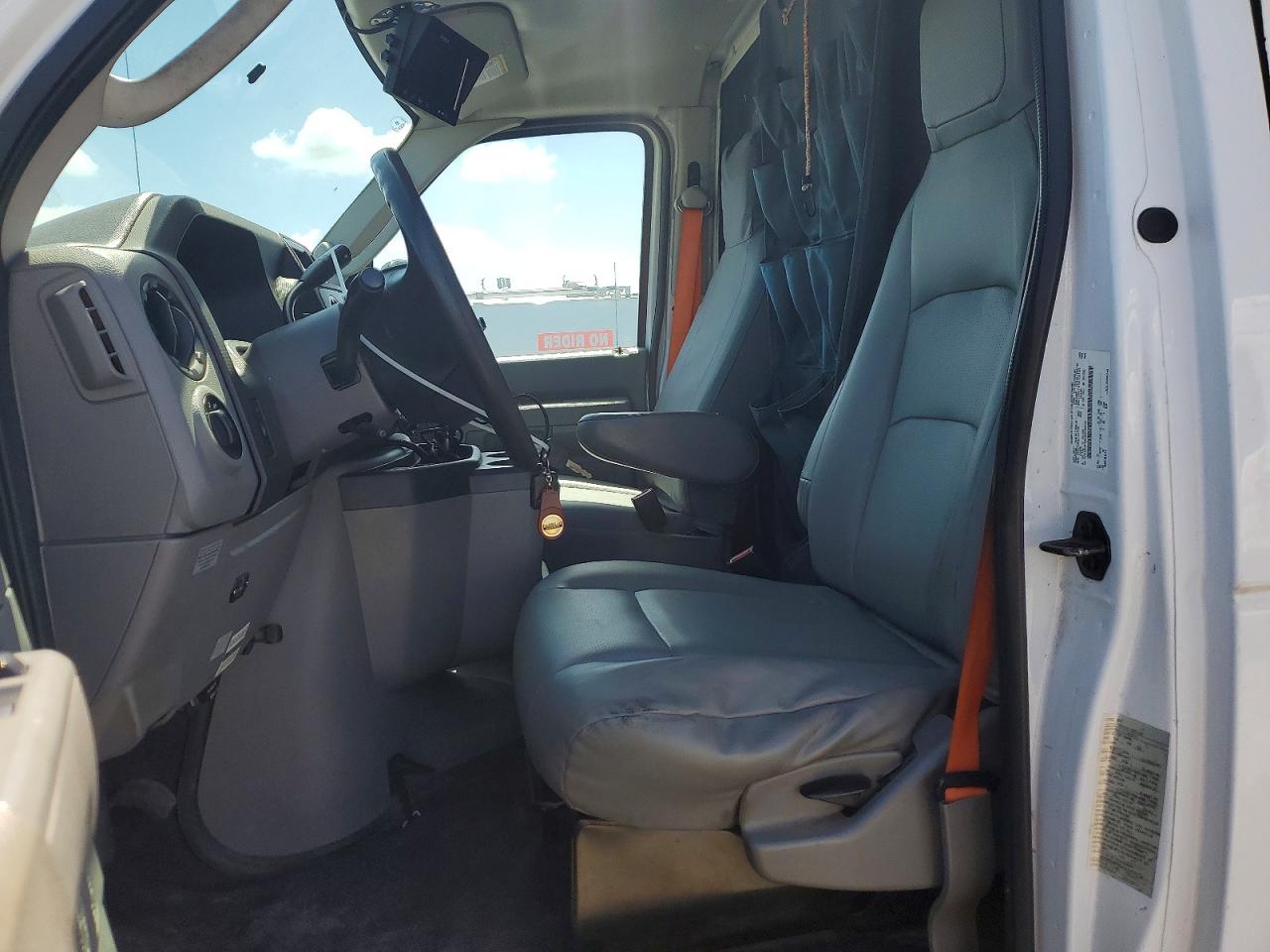 2017 Ford Econoline VIN 1FDXE4FS8HDC69072 photo 7