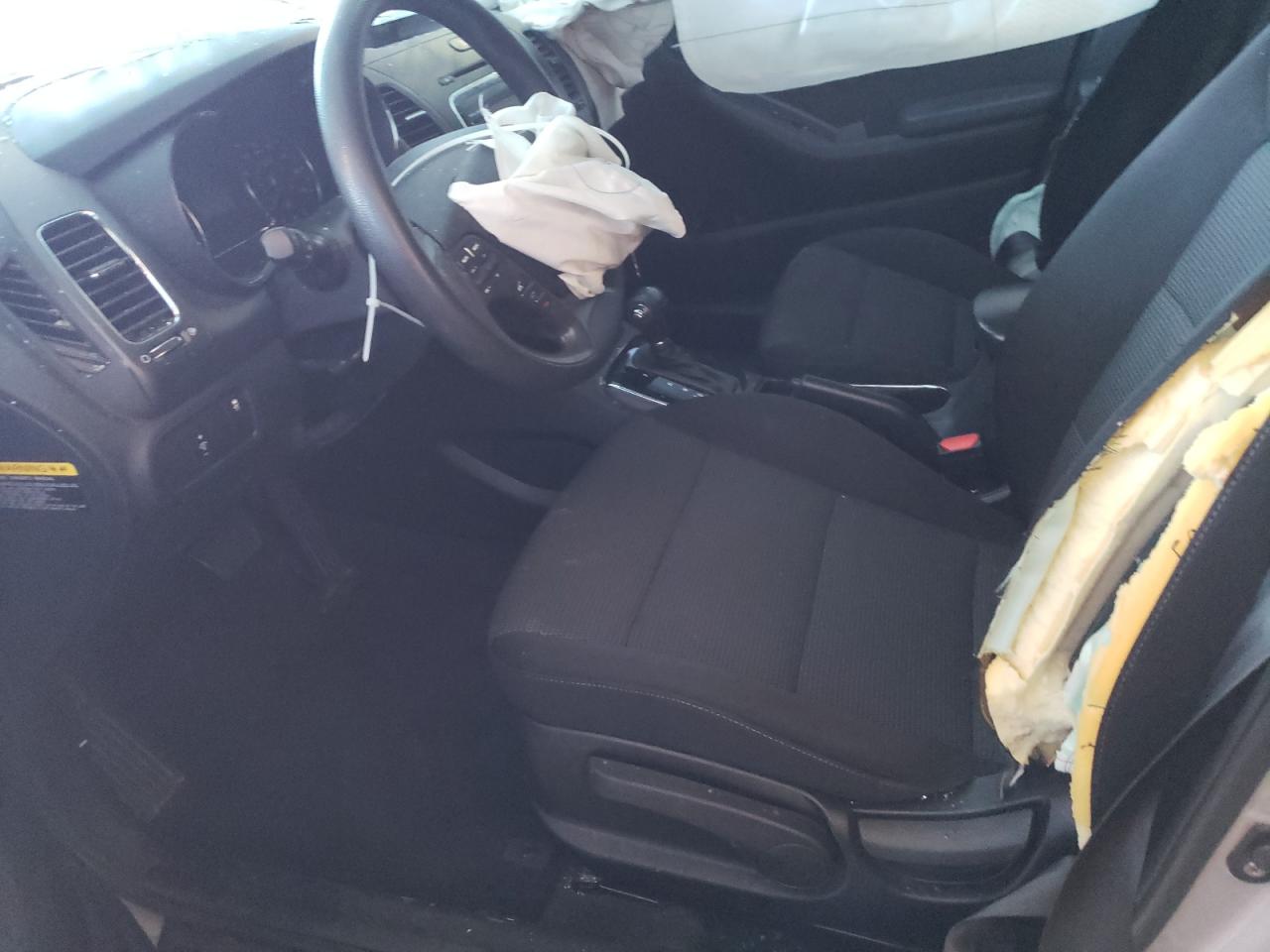 2018 KIA Forte VIN 3KPFK4A7XJE234324 photo 7