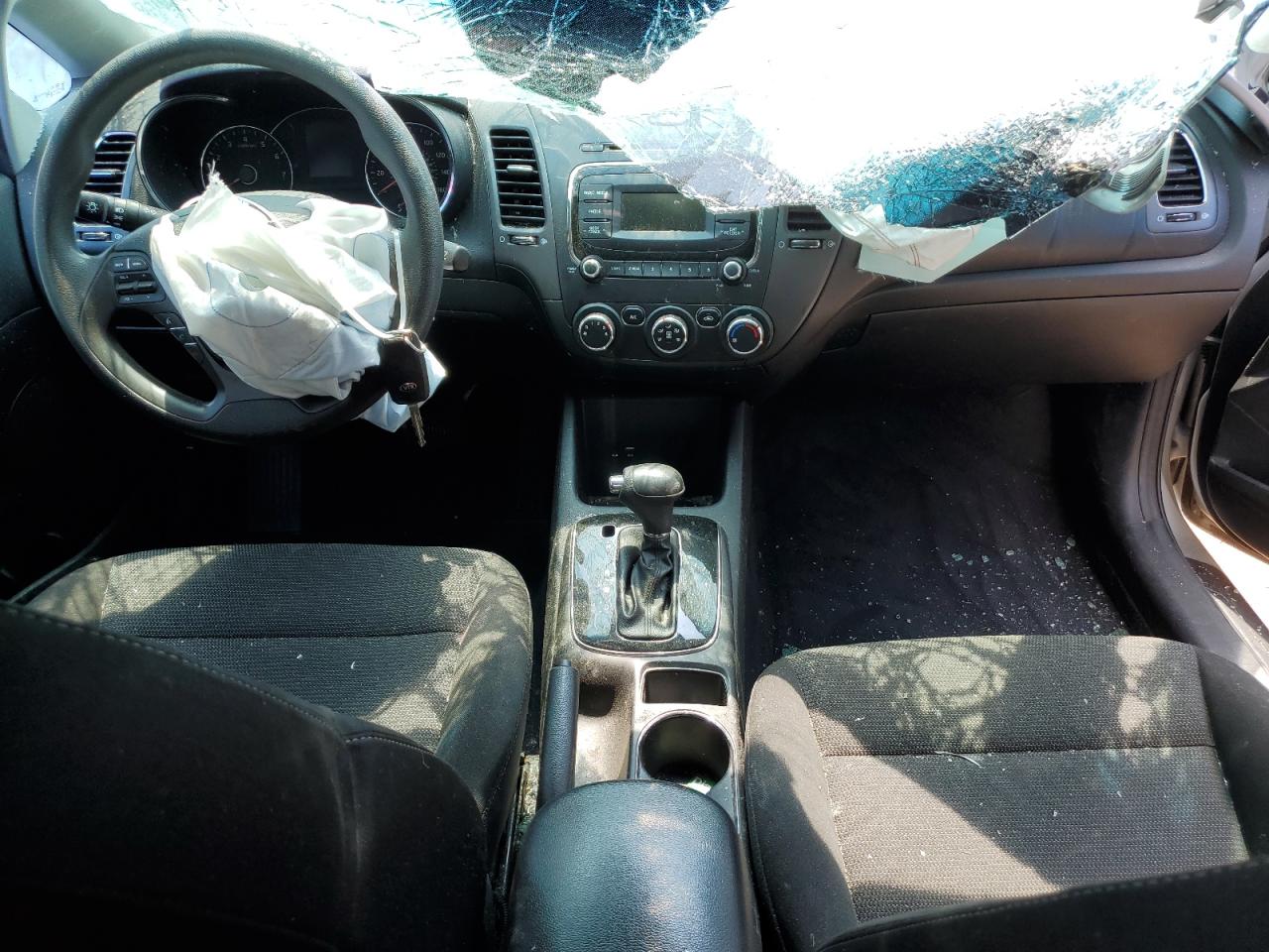 2018 KIA Forte VIN 3KPFK4A7XJE234324 photo 8