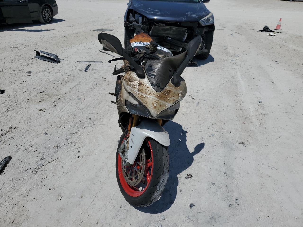 2019 DUCATI SUPERSPORT VIN ZDMVABDS9KB008085 photo 2
