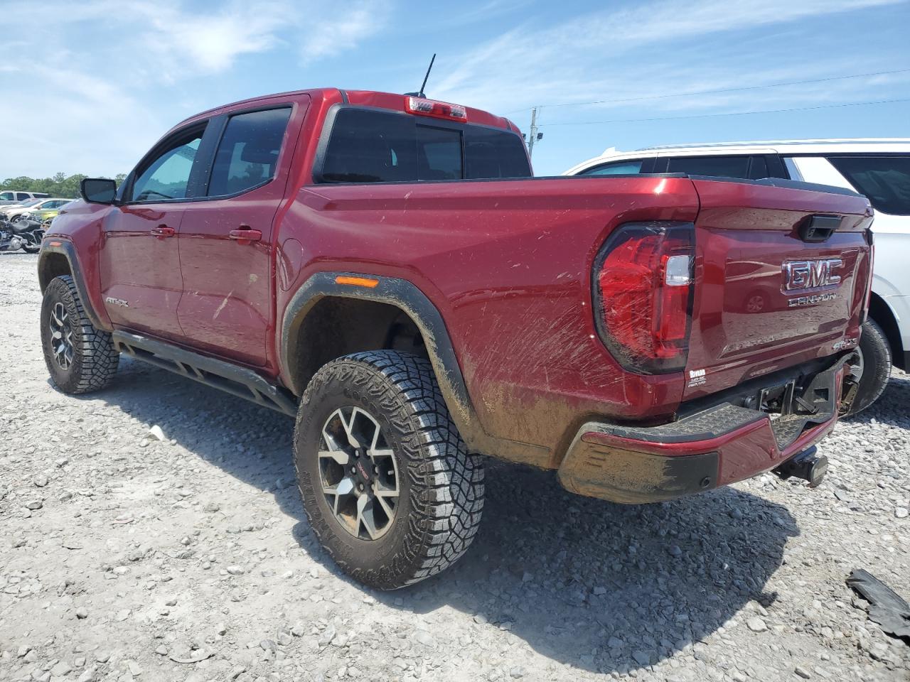 2024 GMC Canyon VIN 1GTP6EEK6R1134054 photo 2