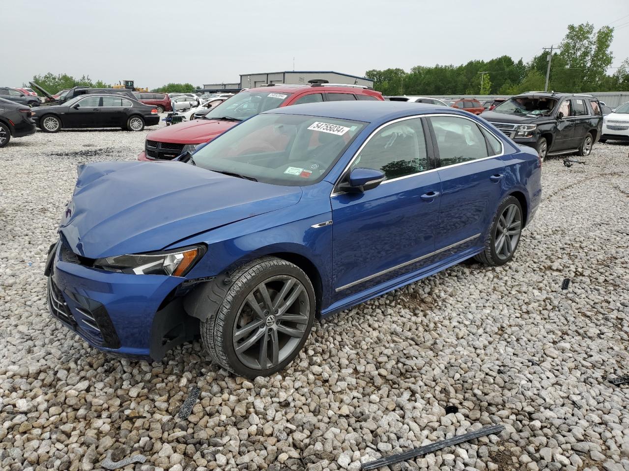 2017 VOLKSWAGEN Passat VIN 1VWDT7A37HC004127 photo 1