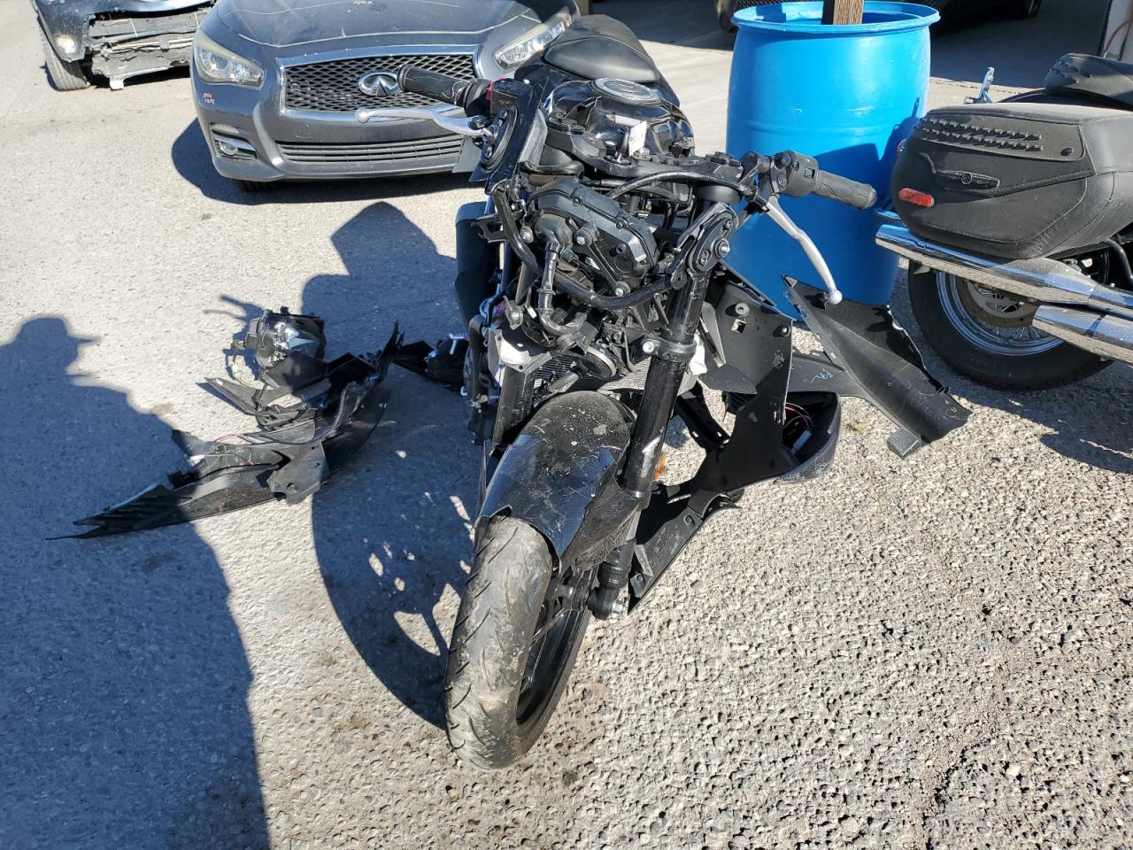 2023 YAMAHA YZFR3 A VIN MH3RH18Y3PK013518 photo 2