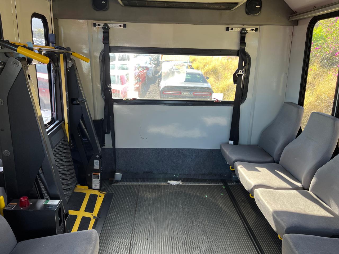 2013 FORD Econoline e450 super duty cutaway van VIN 1FDFE4FS3DDA02928 photo 8
