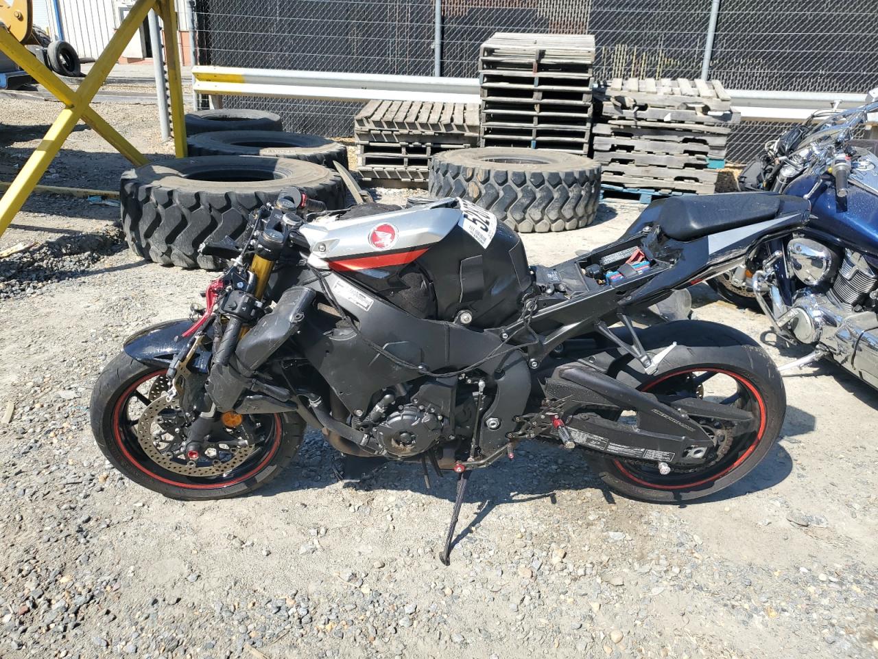 2018 HONDA Cbr cycle VIN JH2SC7719JK100389 photo 3