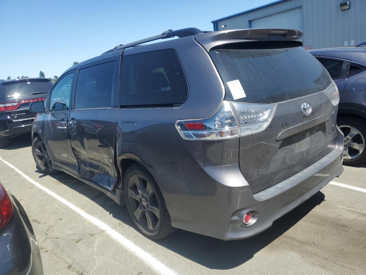2016 Toyota Sienna VIN 5TDXK3DC1GS729890 photo 2