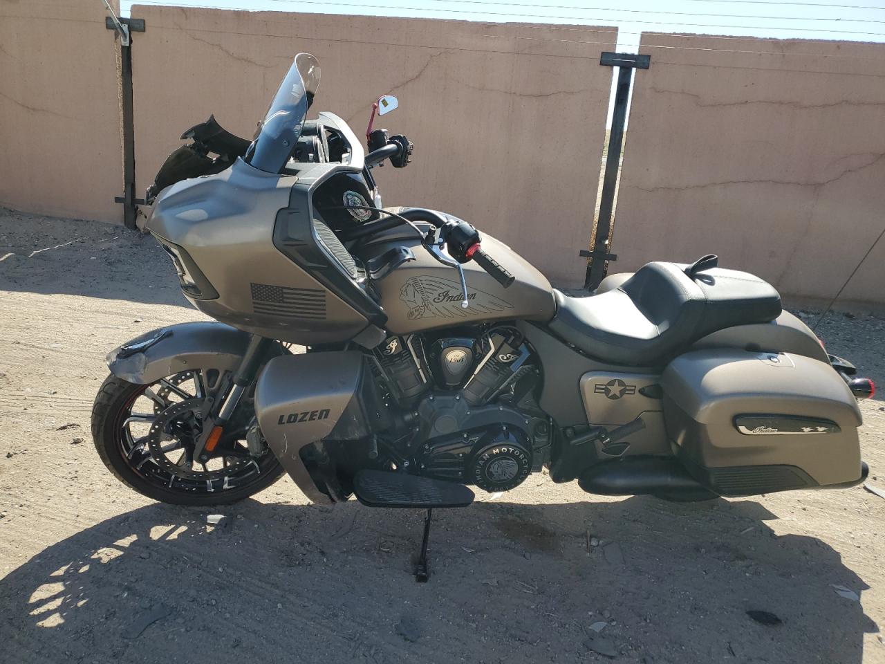 2021 INDIAN MOTORCYCLE CO. CHALLENGER DARK HORSE VIN 56KLCDRR3M3402851 photo 3