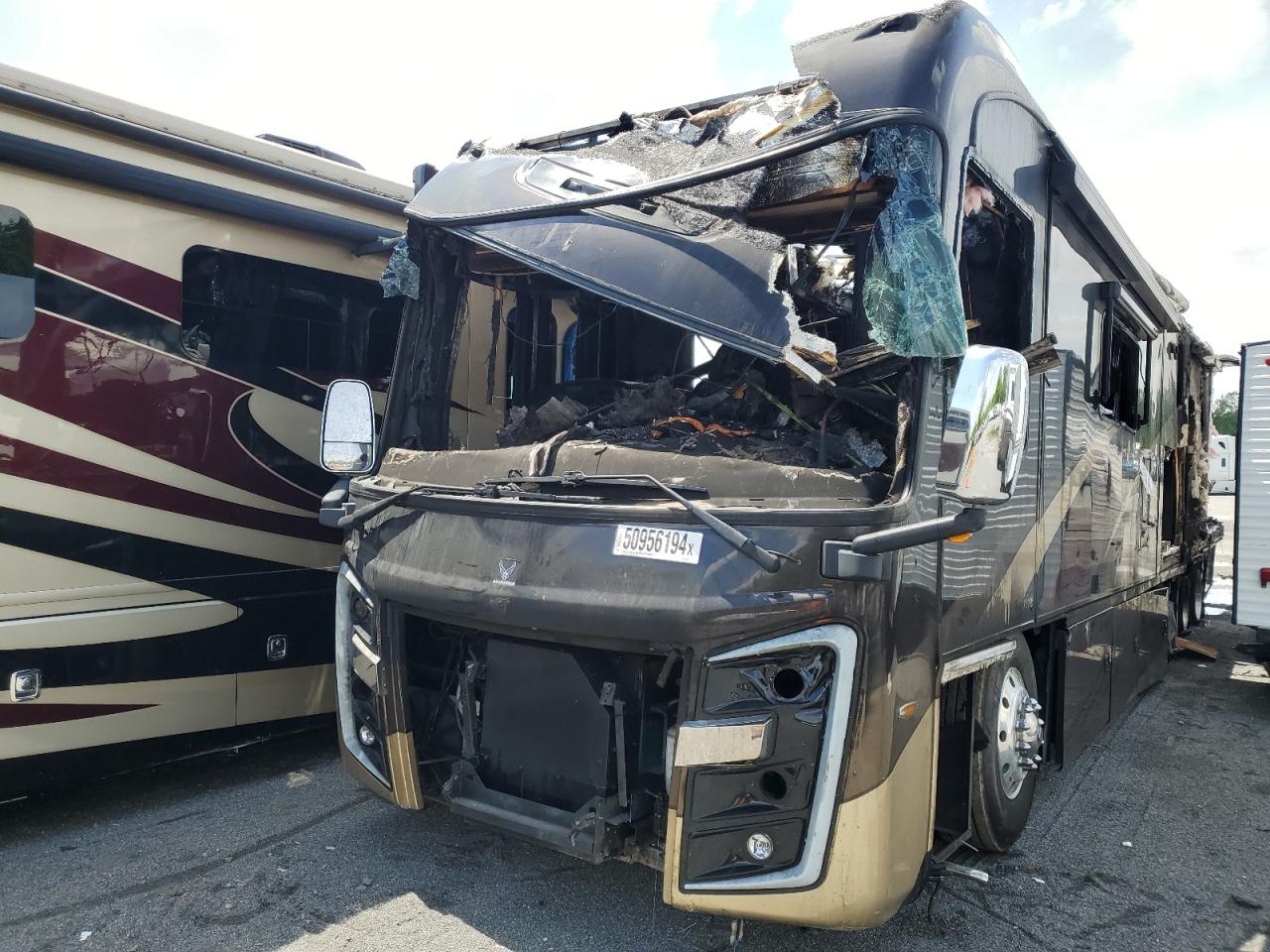 2018 SPARTAN MOTORS MOTORHOME 4VZ VIN 4VZAU1D94JC083471 photo 2