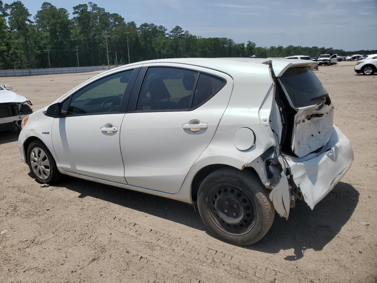 2014 TOYOTA Prius VIN JTDKDTB34E1071113 photo 2