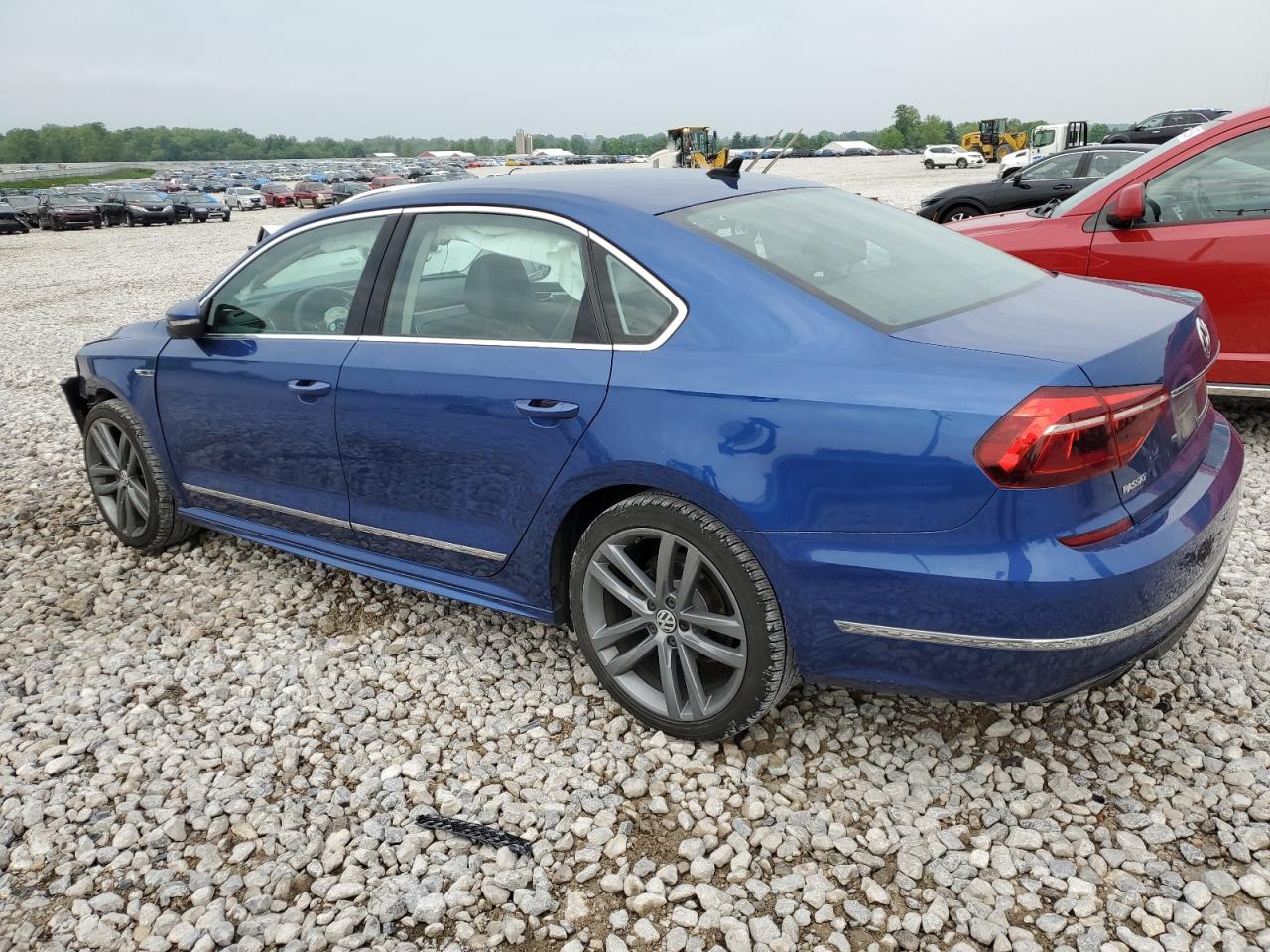 2017 VOLKSWAGEN Passat VIN 1VWDT7A37HC004127 photo 2