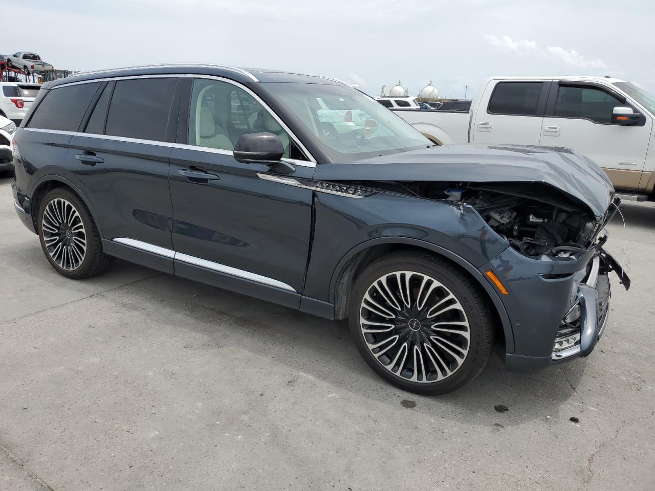 2023 LINCOLN Aviator VIN 5LM5J9XC3PGL12976 photo 4