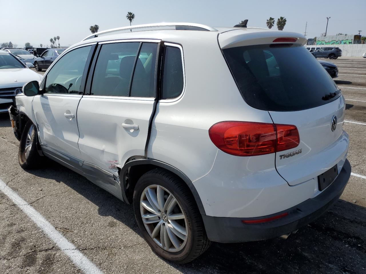 2012 Volkswagen Tiguan VIN WVGAV7AX2CW514505 photo 2