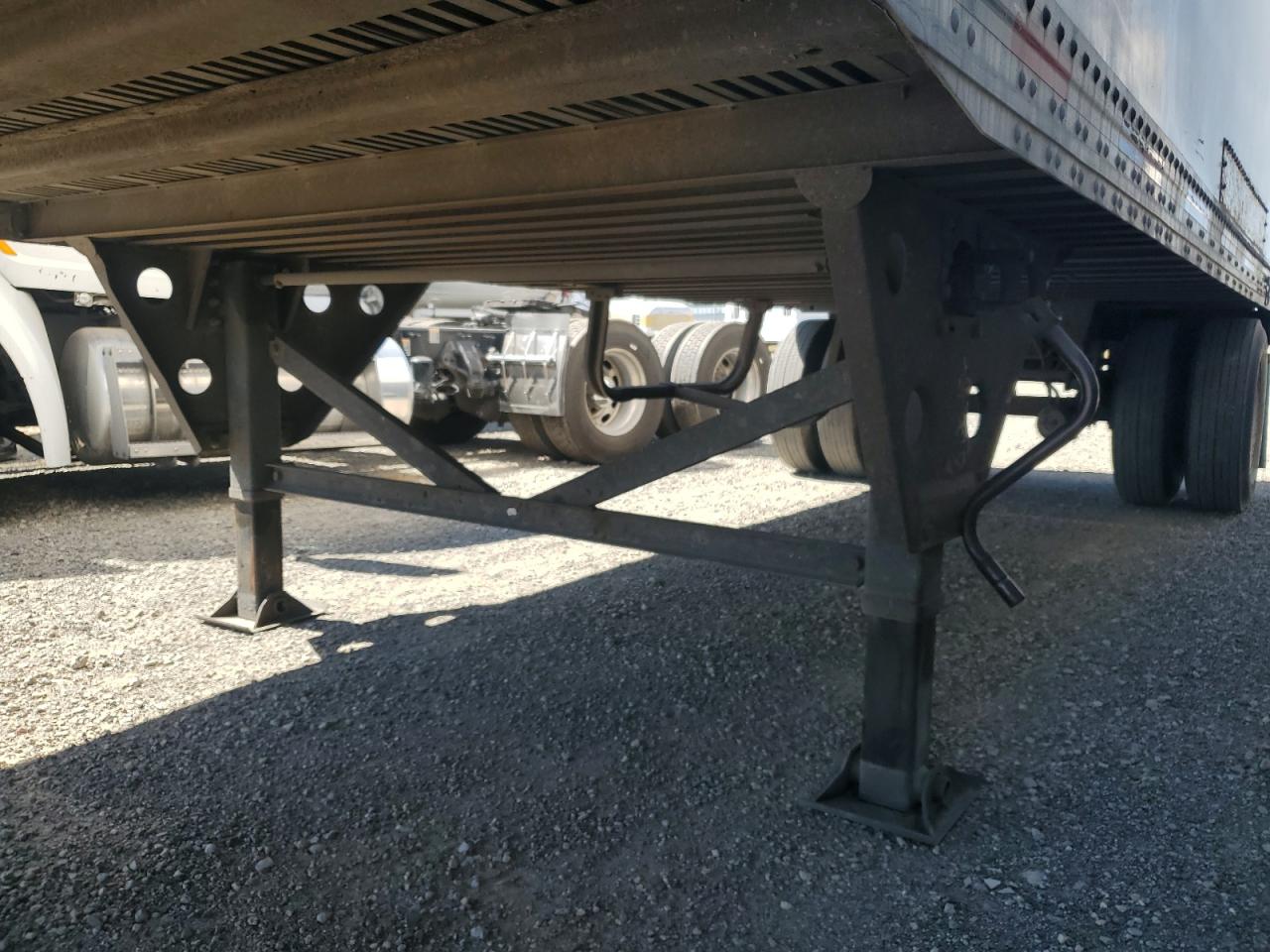2025 Utility Trailer VIN 1UYVS1292SC710215 photo 7
