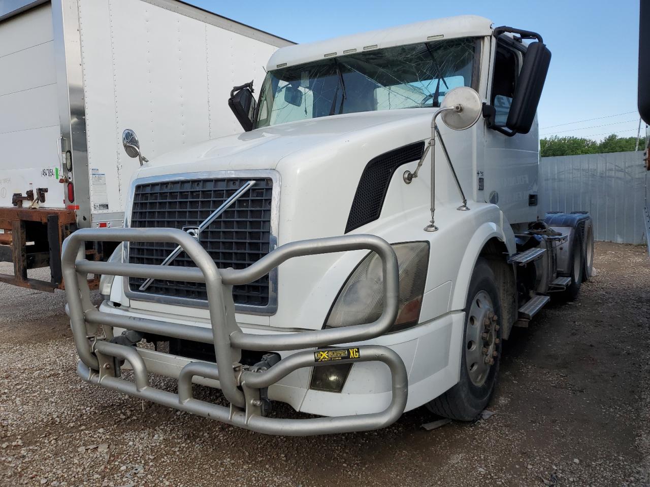 2012 VOLVO Vn VIN 4V4NC9EH9CN548011 photo 2
