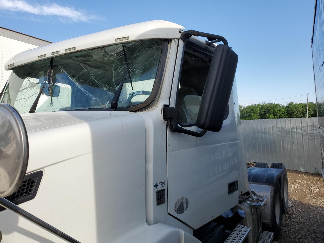 2012 VOLVO Vn VIN 4V4NC9EH9CN548011 photo 9