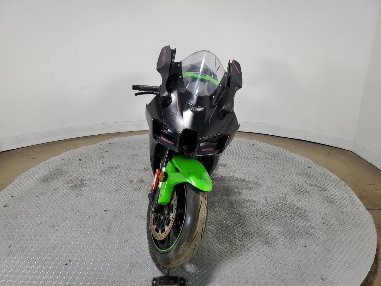 2024 Kawasaki Zx1002 t VIN JKBZXVT15RA000108 photo 2