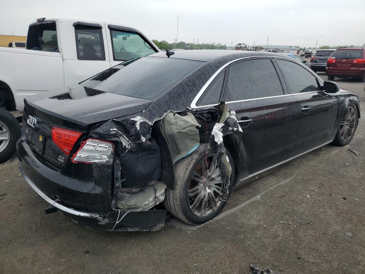 2011 Audi A8 VIN WAURVAFD8BN021674 photo 3