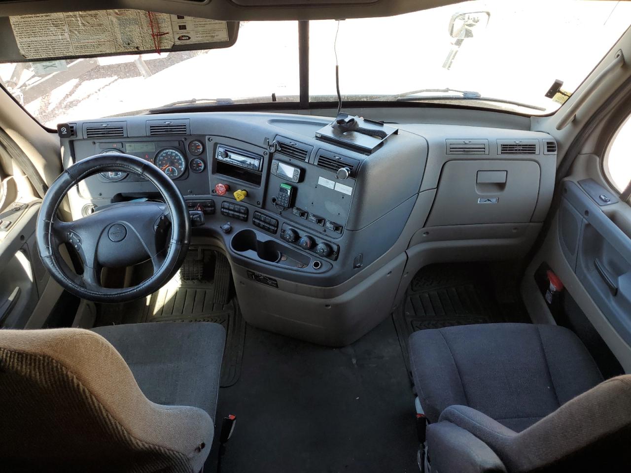 2016 FREIGHTLINER CASCADIA 125 VIN 3AKJGLD54GSGR1579 photo 5