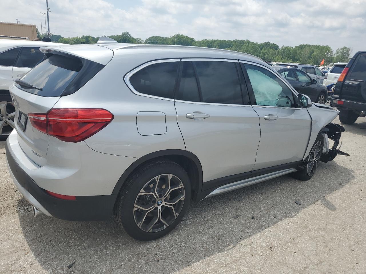2021 BMW X1 VIN WBXJG9C06M5T27899 photo 3