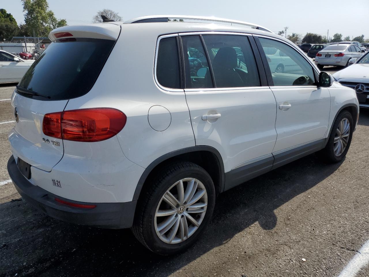 2012 Volkswagen Tiguan VIN WVGAV7AX2CW514505 photo 3