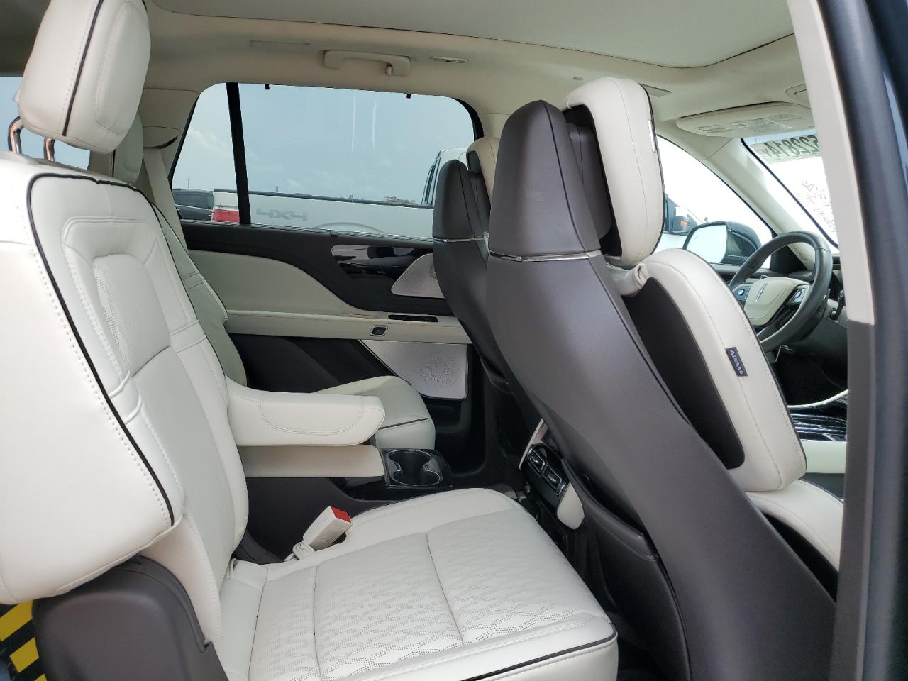 2023 LINCOLN Aviator VIN 5LM5J9XC3PGL12976 photo 11