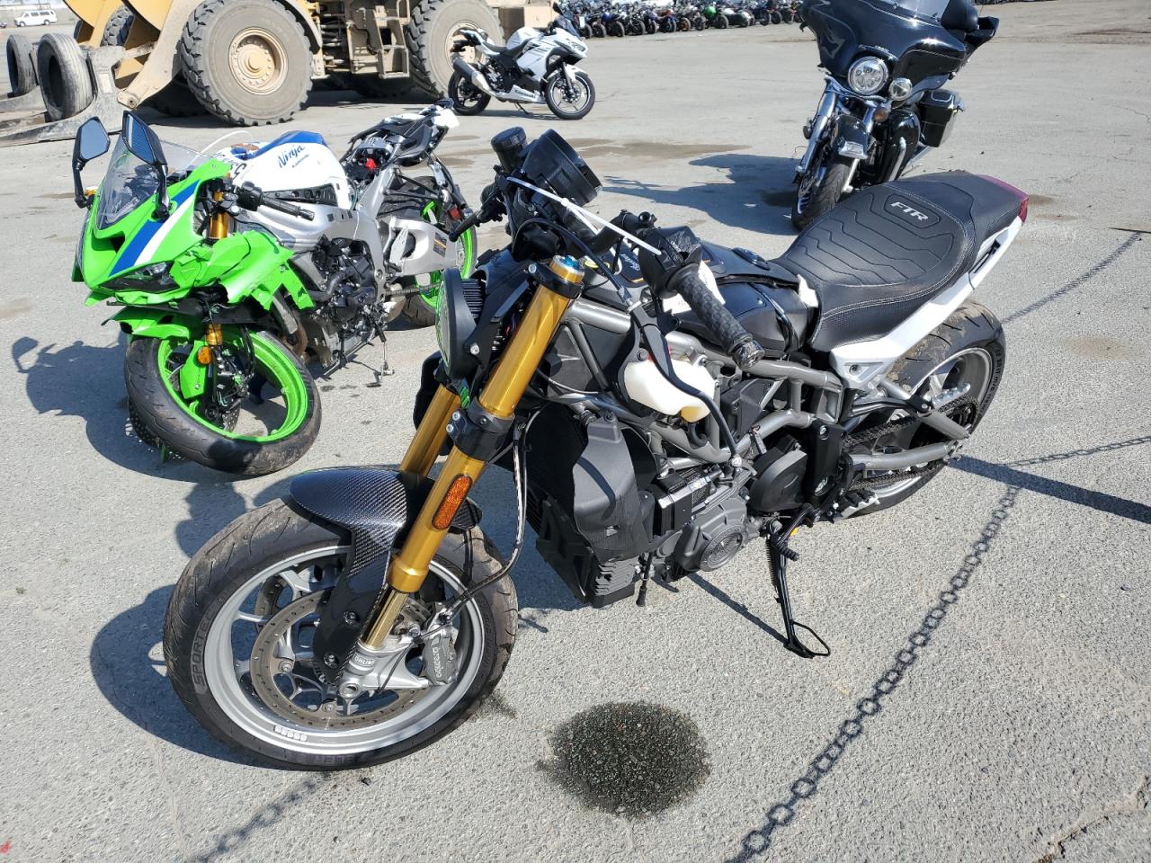 2023 INDIAN MOTORCYCLE CO. FTR R CARBON VIN 56KRZR226P3008736 photo 3