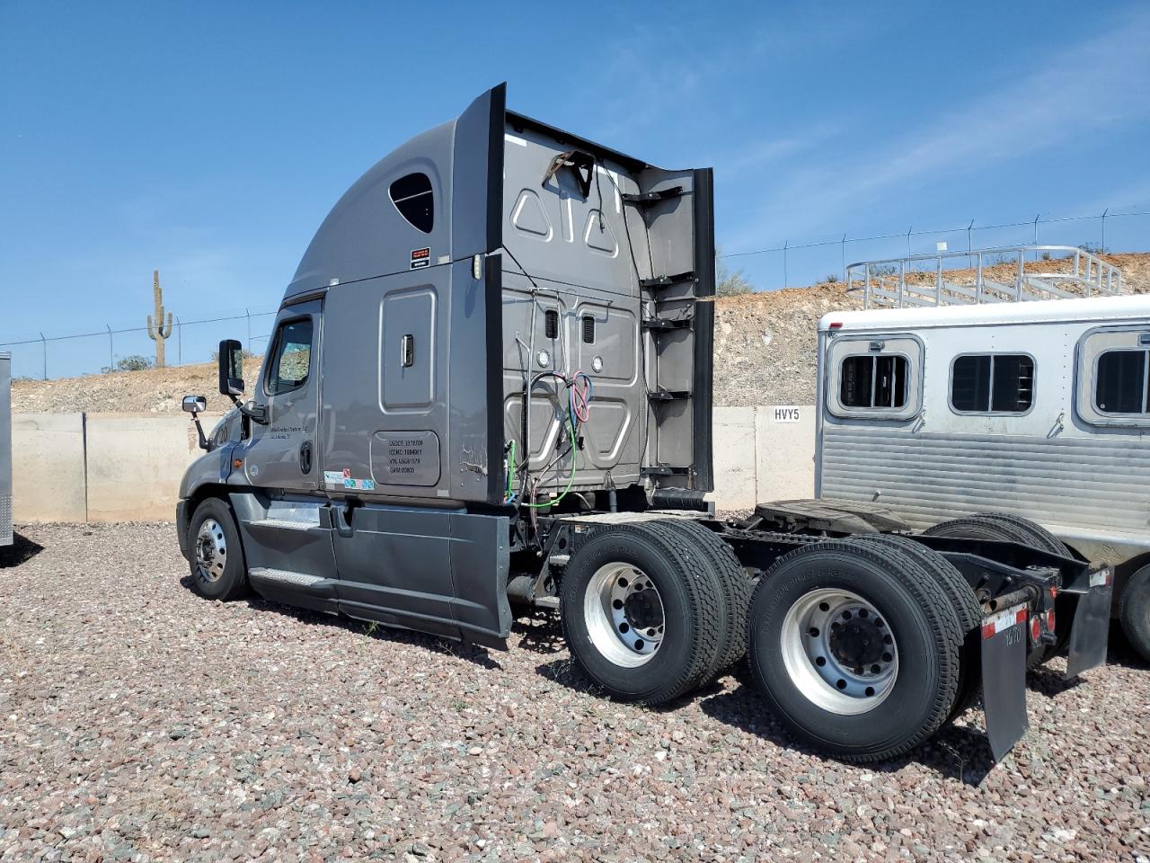 2016 FREIGHTLINER CASCADIA 125 VIN 3AKJGLD54GSGR1579 photo 3