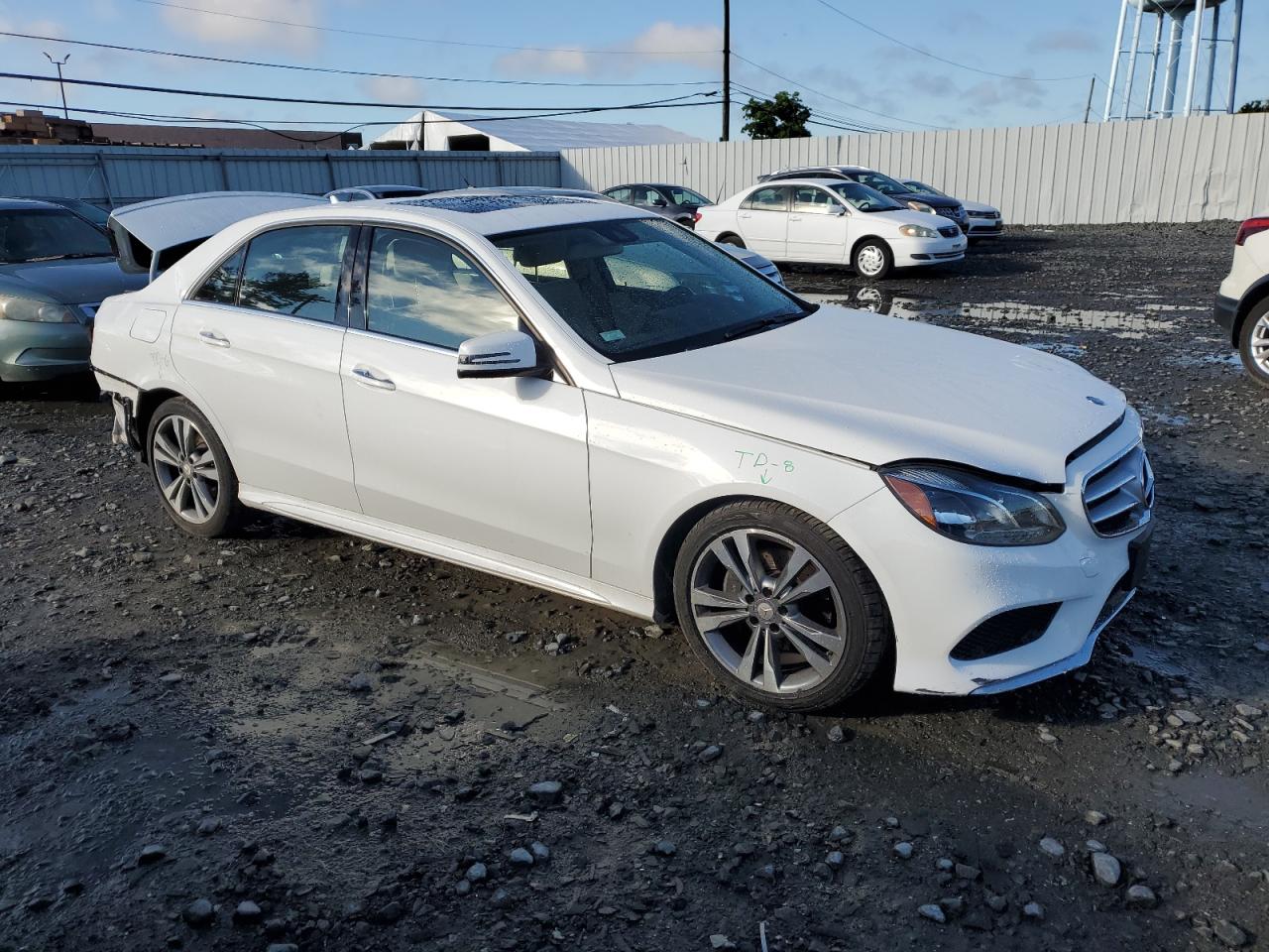 2016 MERCEDES-BENZ E-class VIN WDDHF8JB1GB176429 photo 4