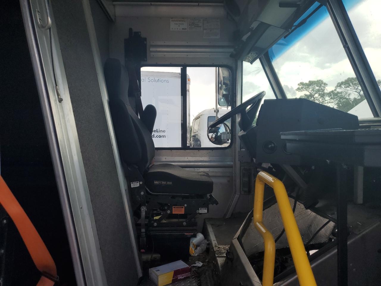 2015 FREIGHTLINER CHASSIS M LINE WALK-IN VAN VIN 4UZAC2DV0FCGP3292 photo 7