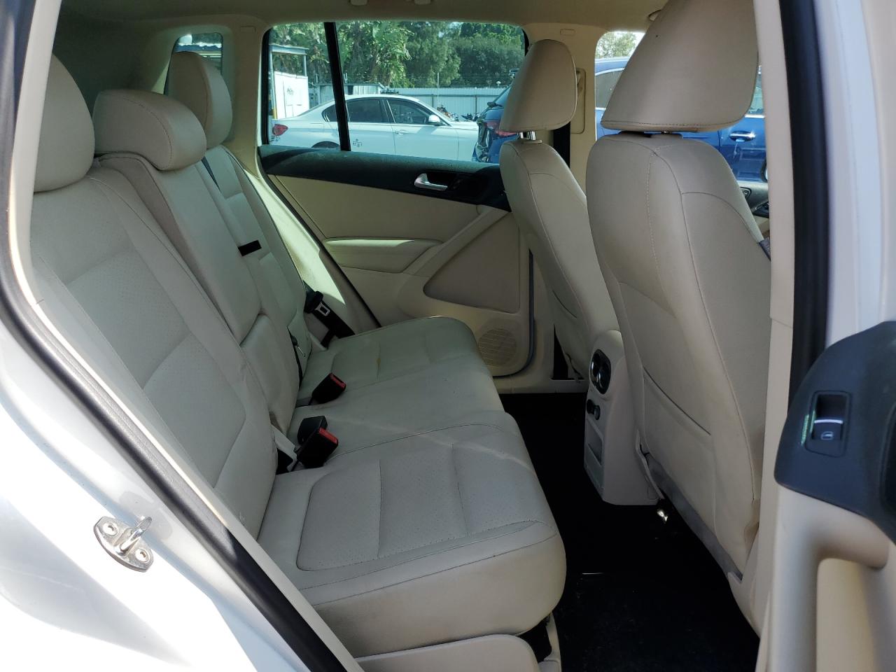 2012 Volkswagen Tiguan VIN WVGAV7AX2CW514505 photo 11