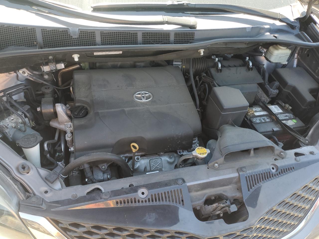 2016 Toyota Sienna VIN 5TDXK3DC1GS729890 photo 12